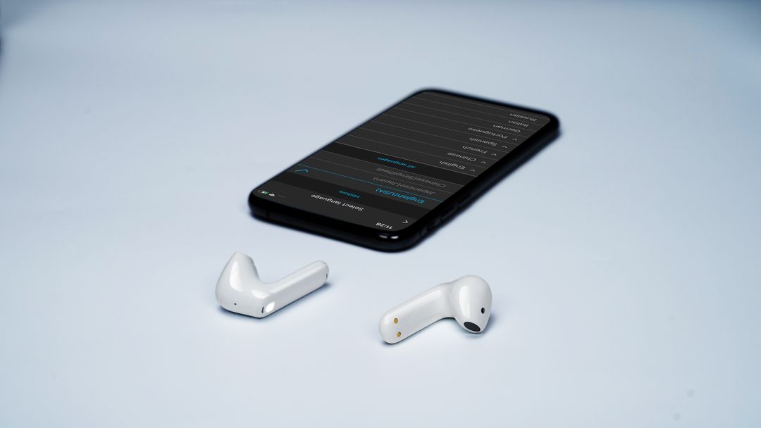 Los auriculares traductores te permiten comunicarte en cualquier idioma