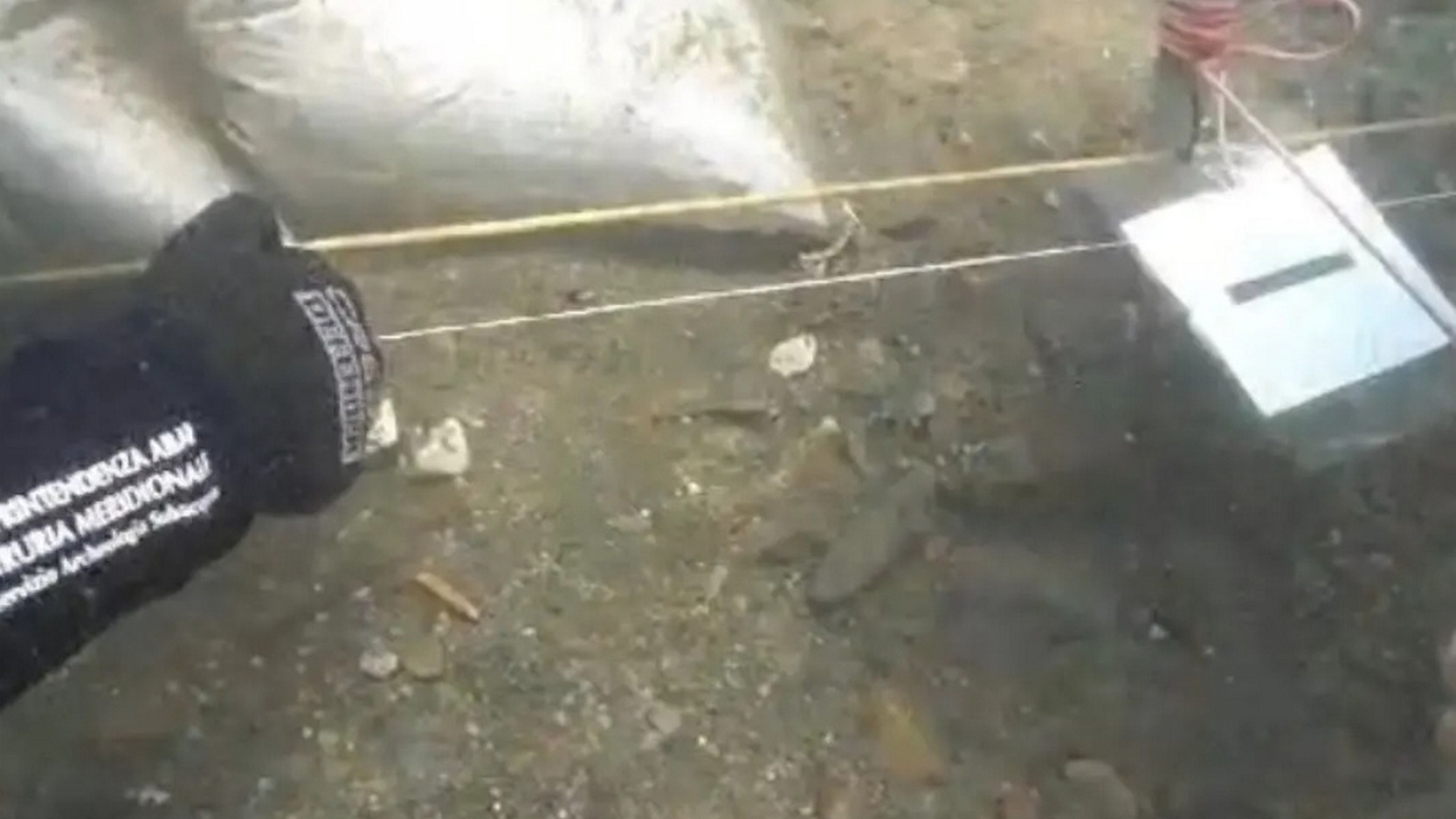 Encuentran en el fondo de un lago una estatua de 3.000 años de antigüedad con las huellas de su creador
