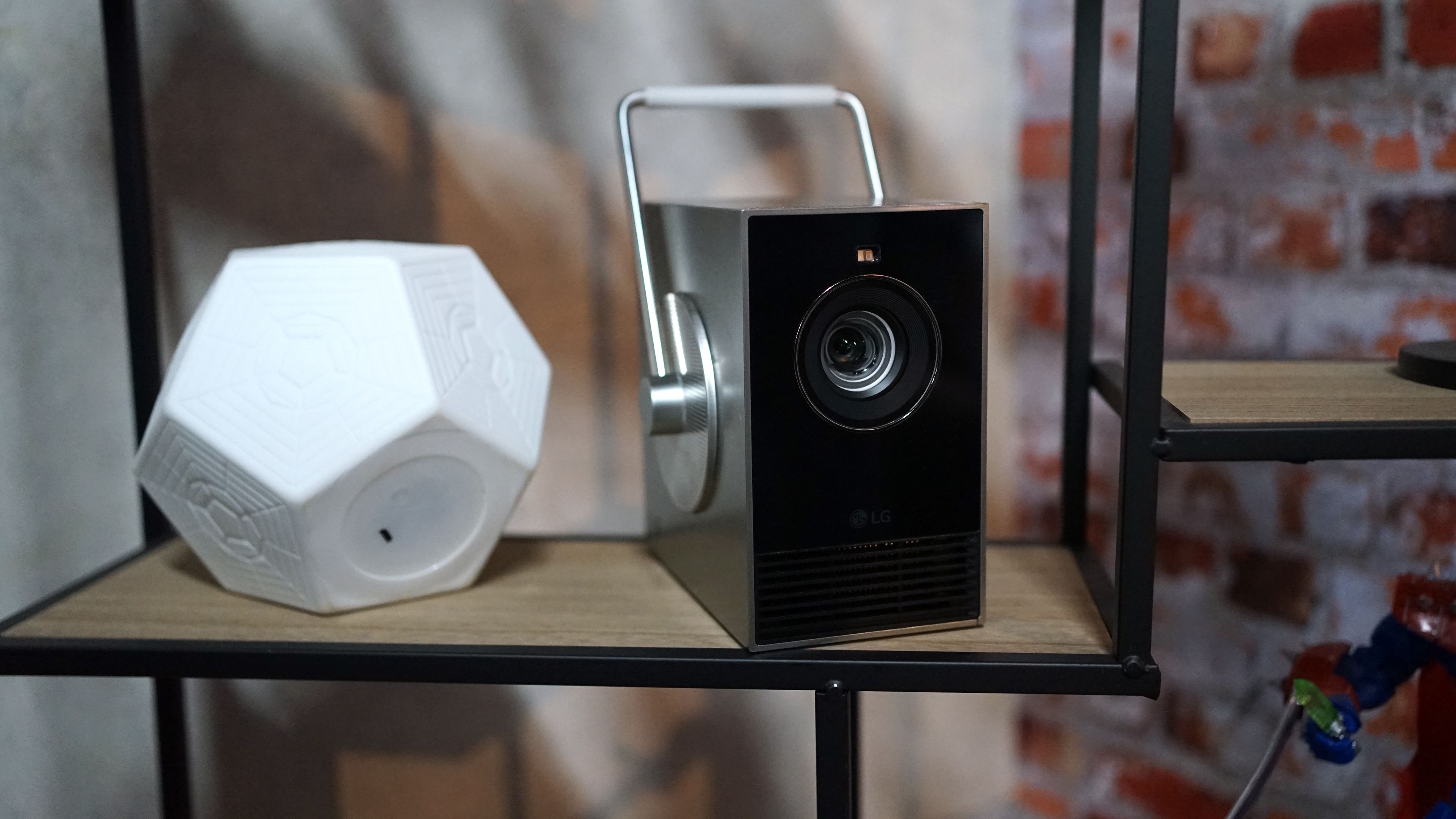 LG CineBeam Qube