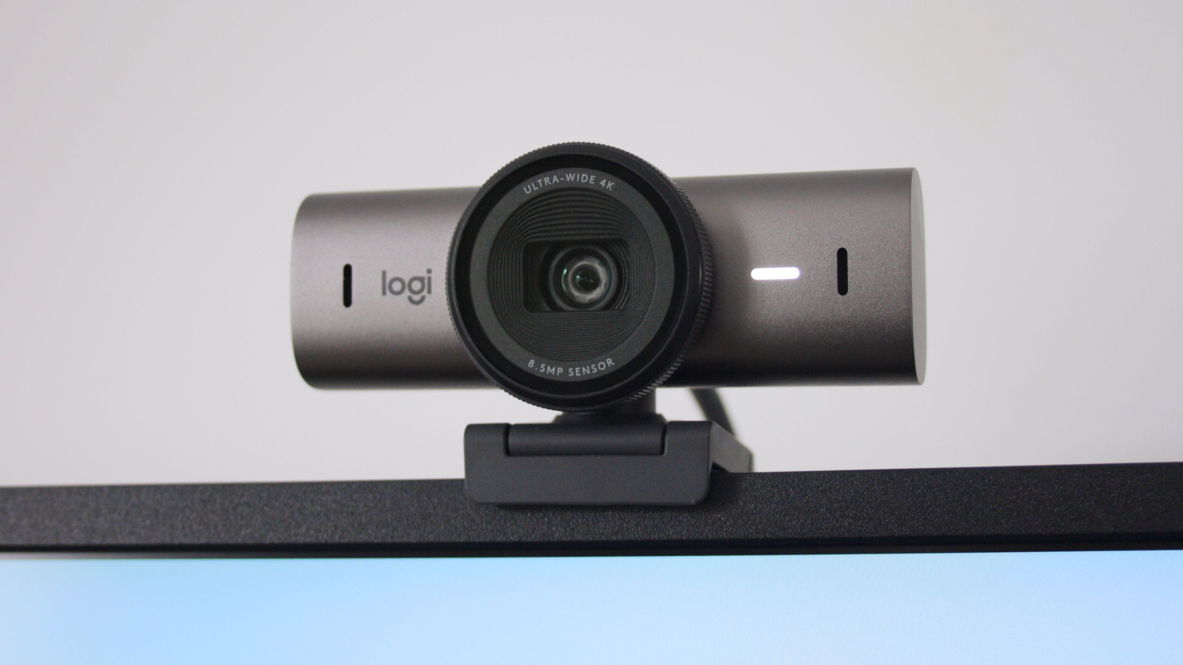Logitech MX Brio con iris abierto